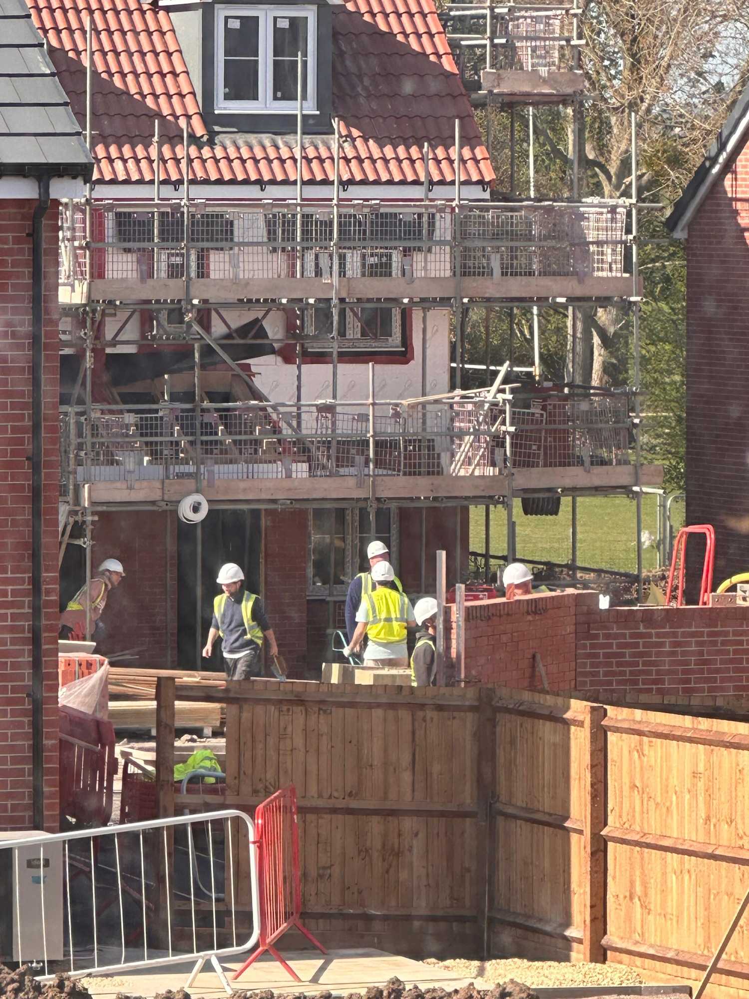 Squadra CRISU al lavoro in un cantiere residenziale